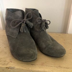 Cute gray suede bootie shoes with tassel laces